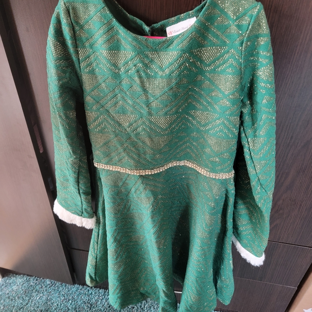 Girls size 7 gold and green holiday dress